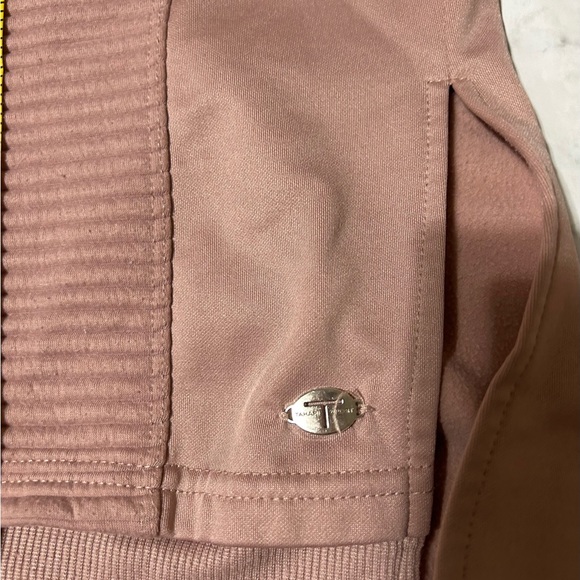 Tahari Sport TurtleNeck sweater Women’s Size Xl With thumbholes Pale Pink 13 - Picture 6 of 8